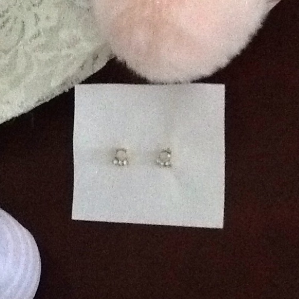 FAKE Gold Three fake diamonds+Bigger clear Gem